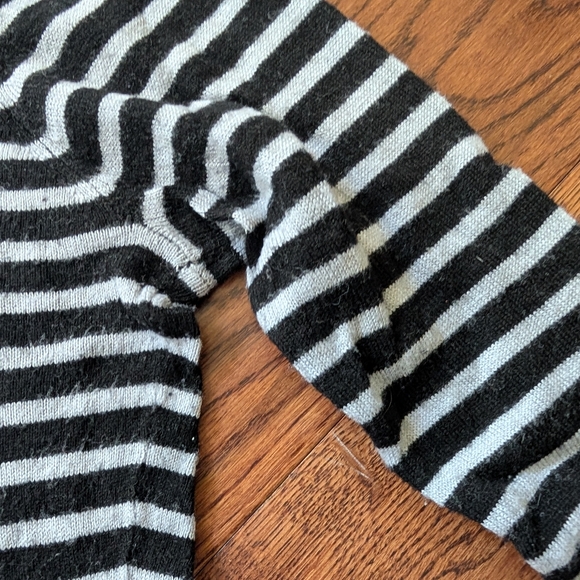 H&M Ladies Nautical Lightweight Knit Long Sleeve Striped Black WhiteSweater Sz M - Picture 6 of 10
